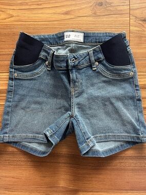 NWOT GAP Maternity jean shorts